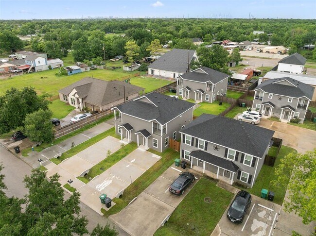Building Photo - 6421 Osprey Dr