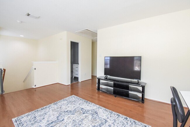 Building Photo - 9506 Tree Sparrow Ln