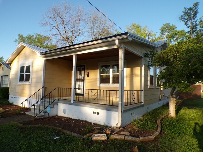 Building Photo - 1400 19th Pl SW