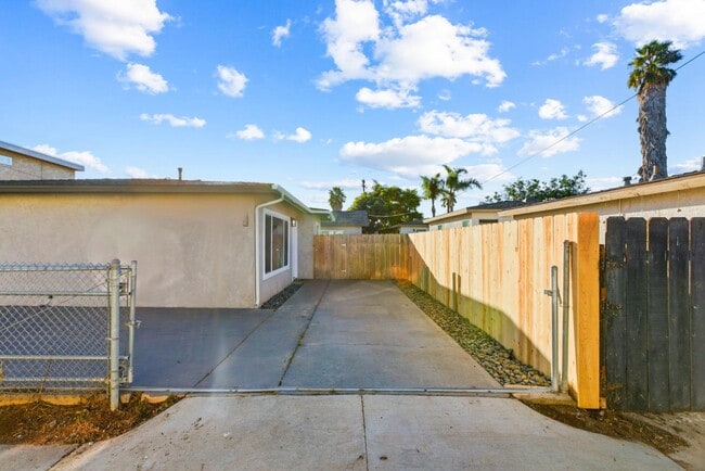 Building Photo - 1135 Florida St