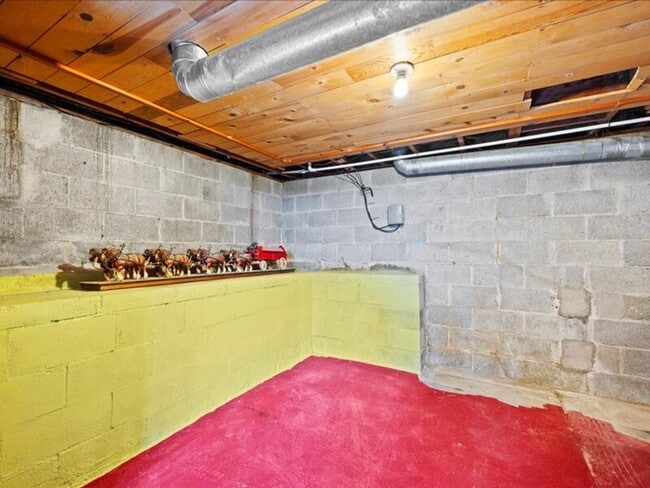 Building Photo - 910 Torbett St