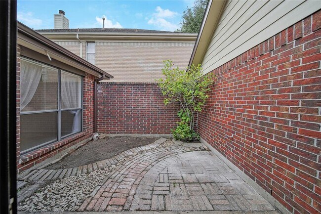 Building Photo - 14127 Highcroft Dr