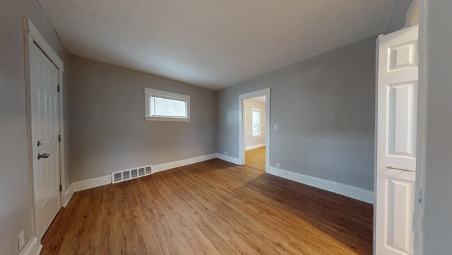 Building Photo - 4420 Bush Ave