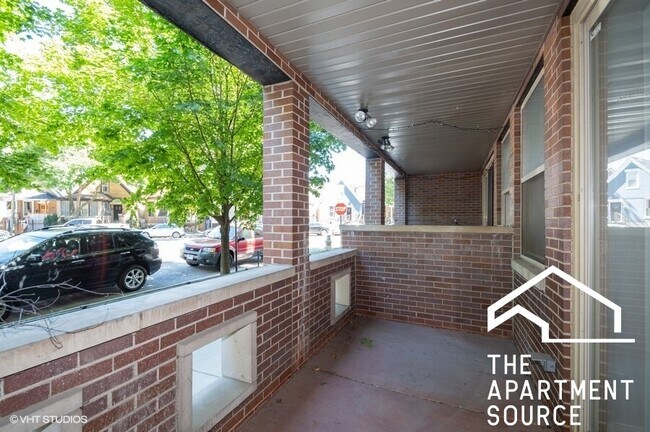 Building Photo - 2510 N.Willetts Unit 2C