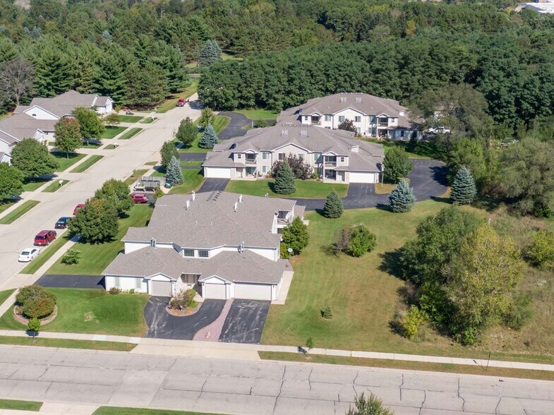 Wooded Grounds - 2825 Northridge Dr