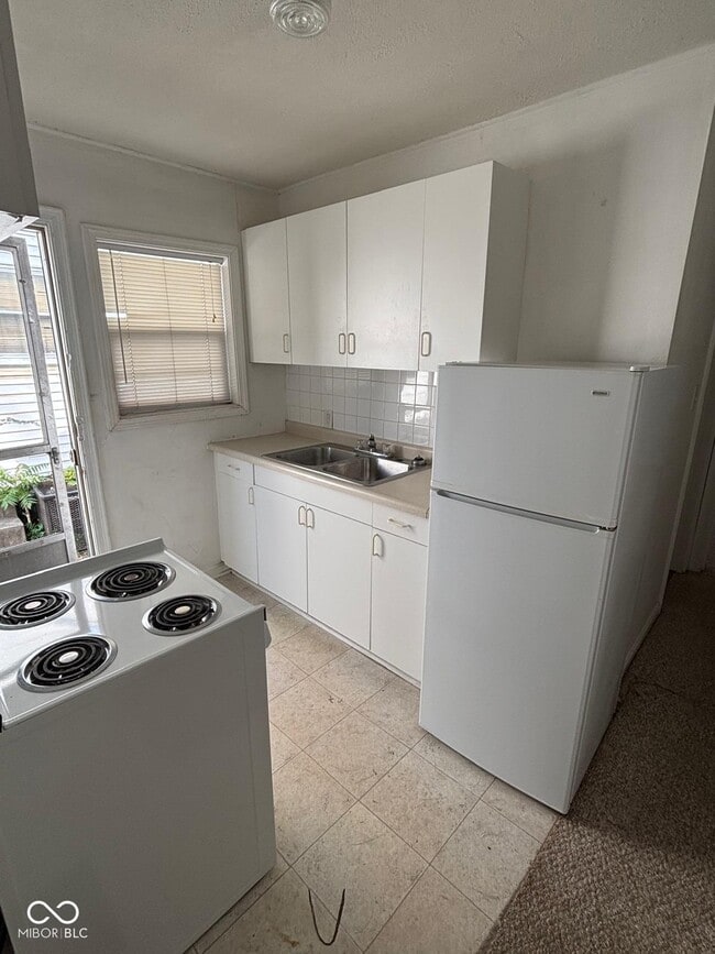 Building Photo - 4021 Clarendon Rd