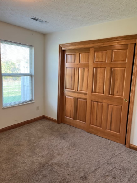 Building Photo - 2261 Shamrock Ln