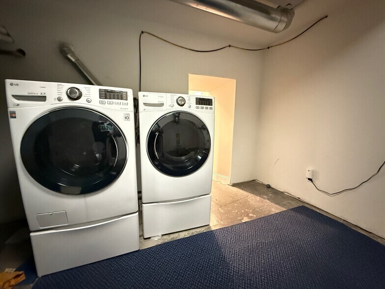 Building Photo - 4254 Terrace St