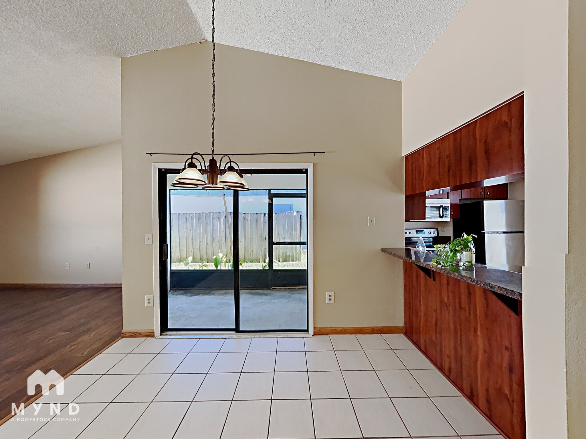 Building Photo - 2024 Sheffield Ct