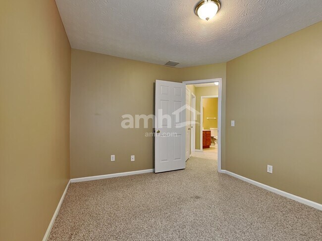 Building Photo - 123 Shaw Rd