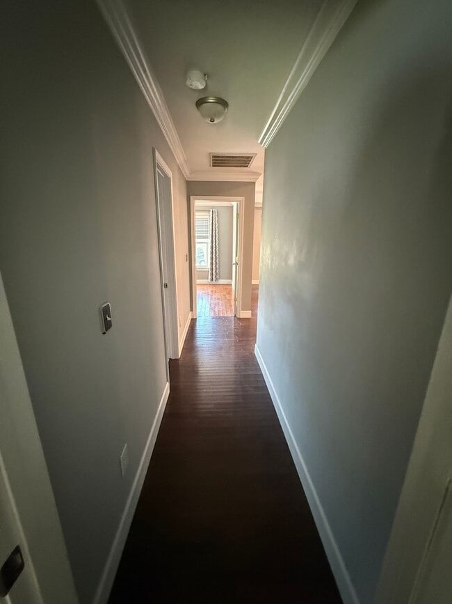 Building Photo - Beautiful 3 Bedroom