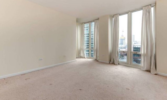 Building Photo - 345 N La Salle Dr