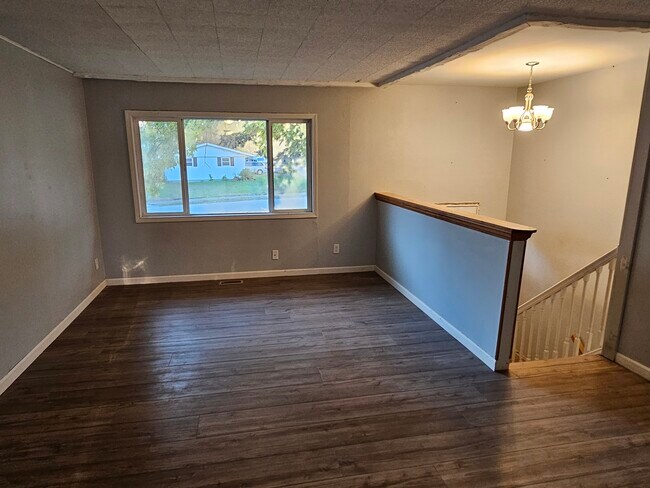 Building Photo - 471 Vincent Ave