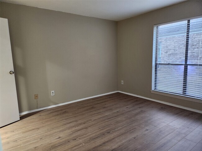 Building Photo - 6602 Harbor Town Dr