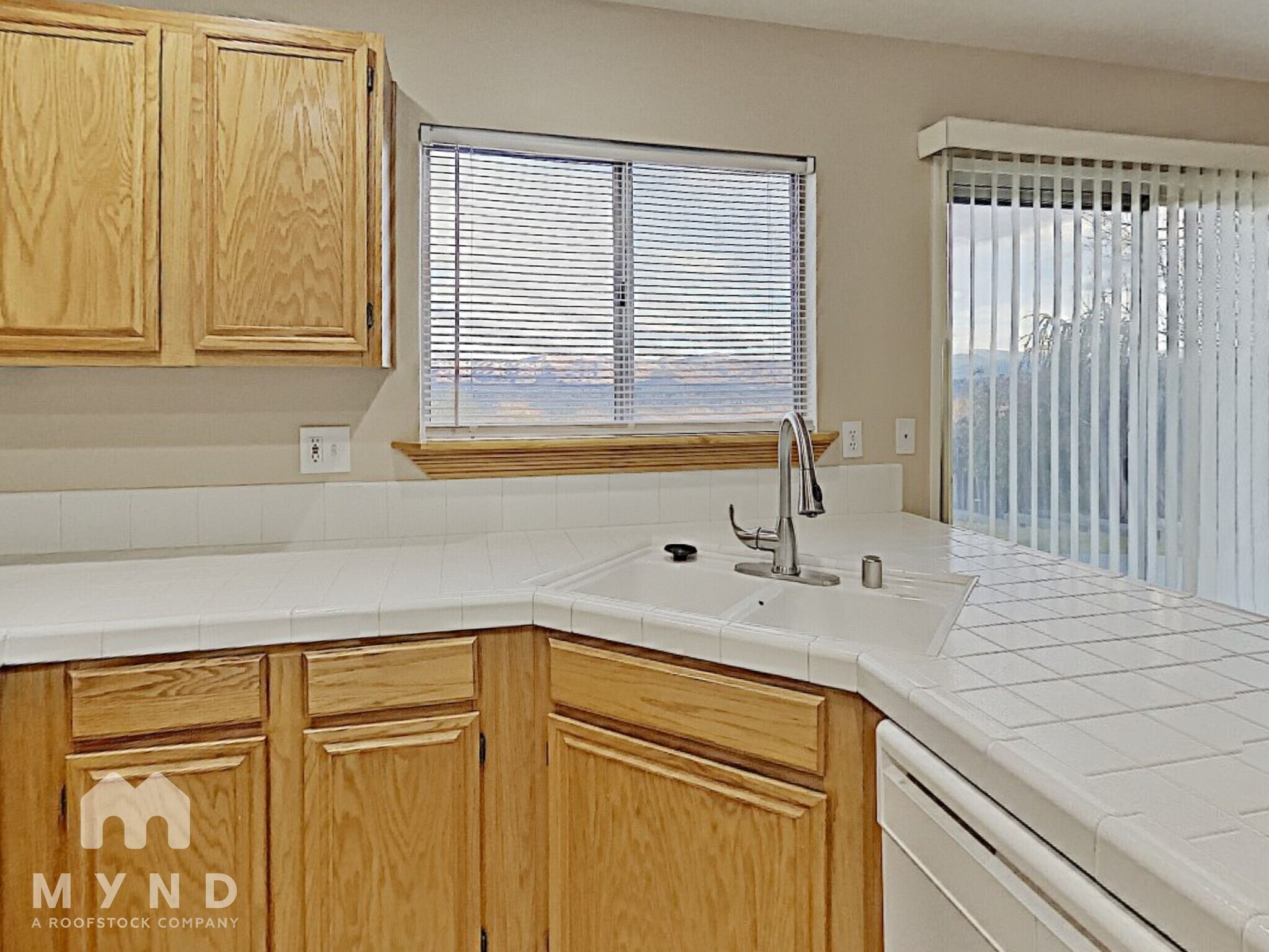 Building Photo - 1576 Reno View Dr