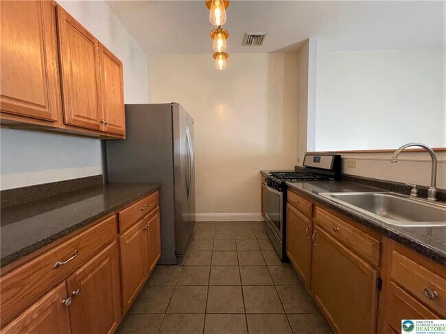 Building Photo - 147 S 4th St