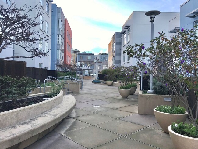 Building Photo - Potrero Hill 2Br/2Ba Modern Condo w/Parkin...