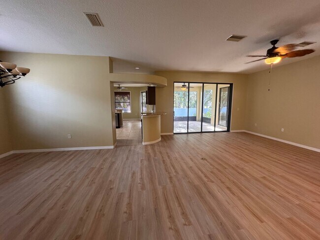 Building Photo - Live the Resort Life Daily: Your SummerGle...