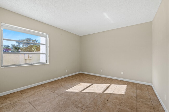 Building Photo - 608 NW 13th St