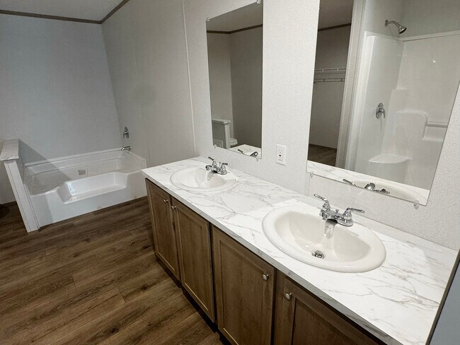 Building Photo - 97 Bridgeside Rd