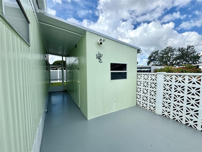 Building Photo - 410 49th Ave Terrace W
