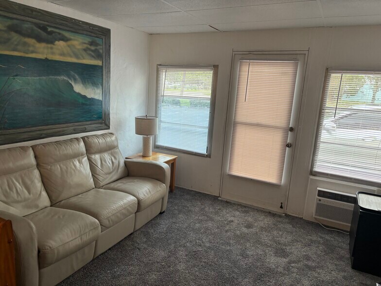 Building Photo - 303 Indian Hills Dr