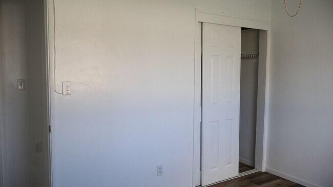 Building Photo - 2 bedrooms 2 full bathrooms duplex in El Cajon City.