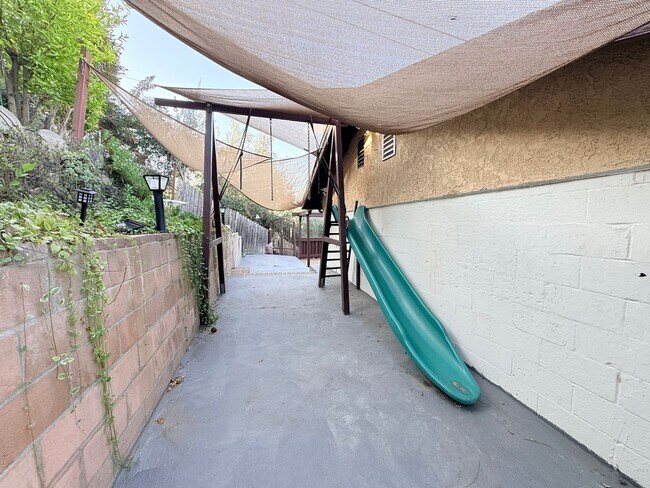 Building Photo - 4242 Briggs Ave