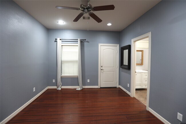 Building Photo - 4215 Lillian St