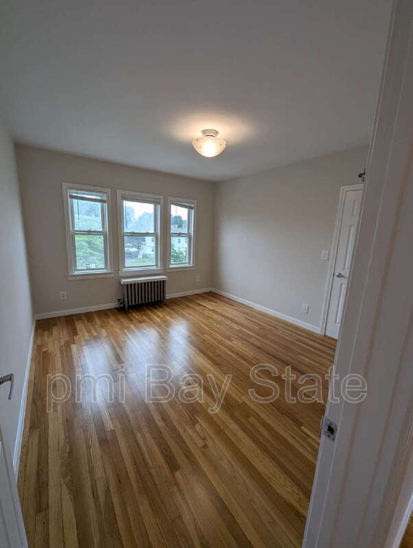 Building Photo - 650 Metropolitan Ave