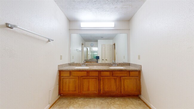 Building Photo - 1206 Woven Wood Ct