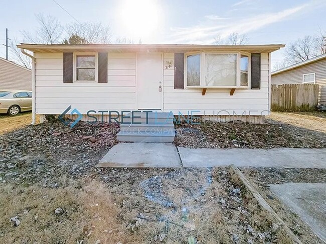 Building Photo - 2140 Miracle Ave