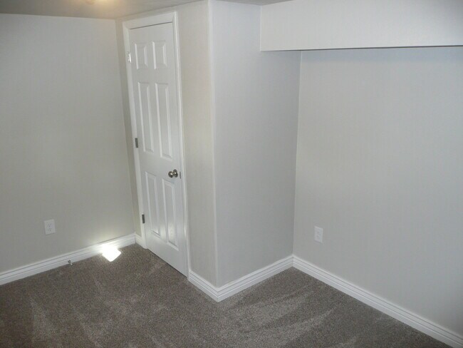 Building Photo - 108 J W Ct