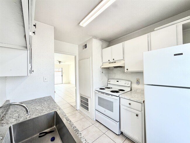 Building Photo - 8323 Wilcrest Dr