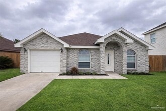 Building Photo - 15 Retama St