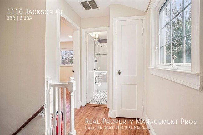 Building Photo - 1110 Jackson Ct