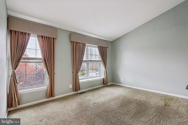 Building Photo - 1010 Crestmont Dr