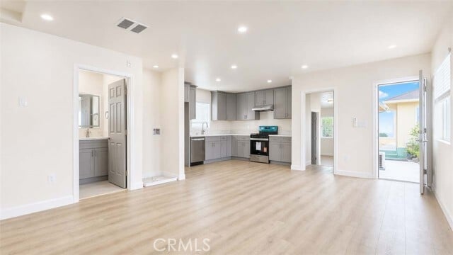 Building Photo - 628 W Floral Dr