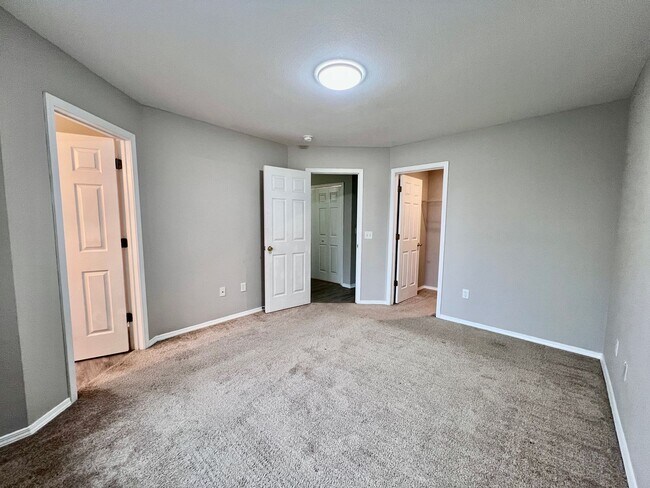 Building Photo - 2 bedroom 2.5 bath Townhome in Godley Park