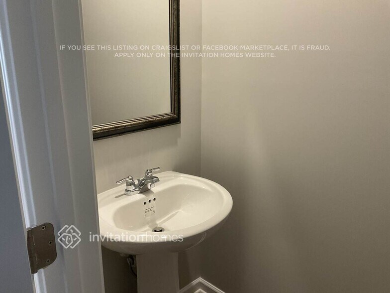 Building Photo - 513 Almere Dr