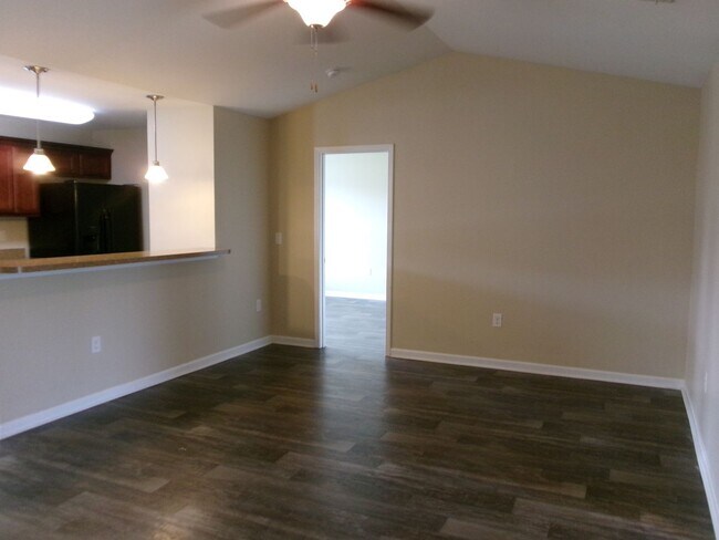 Building Photo - Rent Special! 3 bedroom, 2 bath home conveniently located in Conway