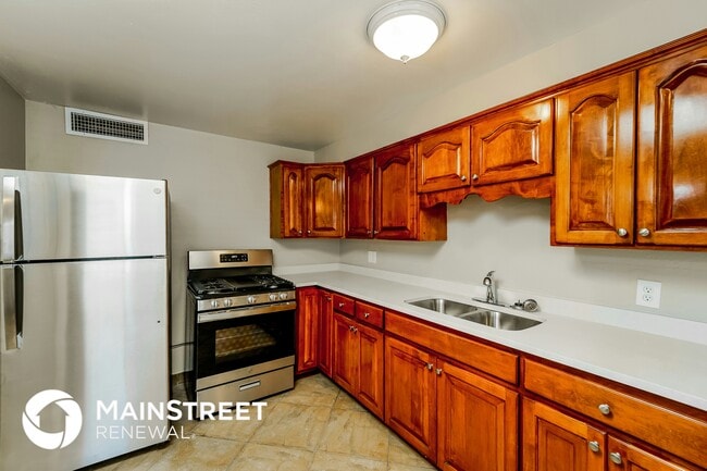 Building Photo - 5533 S Santa Cruz Ave