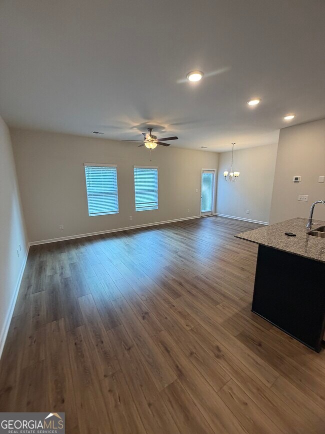 Building Photo - 6389 Sundowner Pl
