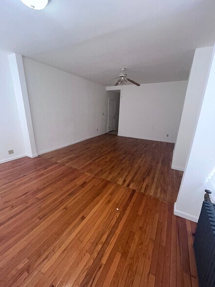 Building Photo - 636 E 230th St