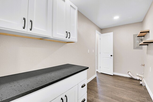 Building Photo - 6554 High Cir