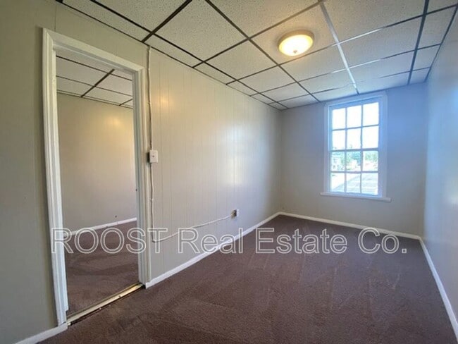 Building Photo - 22-22 S Twin St