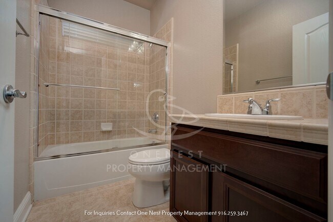 Building Photo - Fantastic - one of a kind 5 bdrm 4 bth home with pool