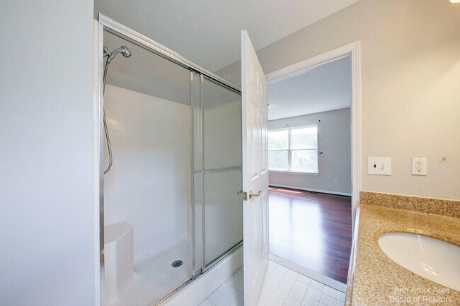 Building Photo - 3127 Dunwoodie Rd