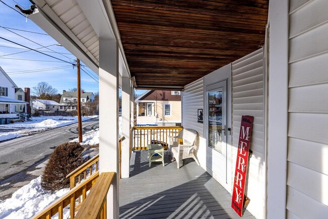 Building Photo - Spacious 3-Bedroom Home