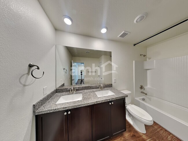 Building Photo - 960 Nero Ave